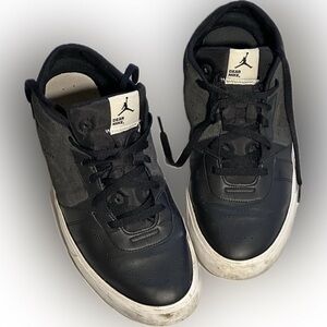 Jordan Series .01 Anthracite Dear Mike size 15
Preowned